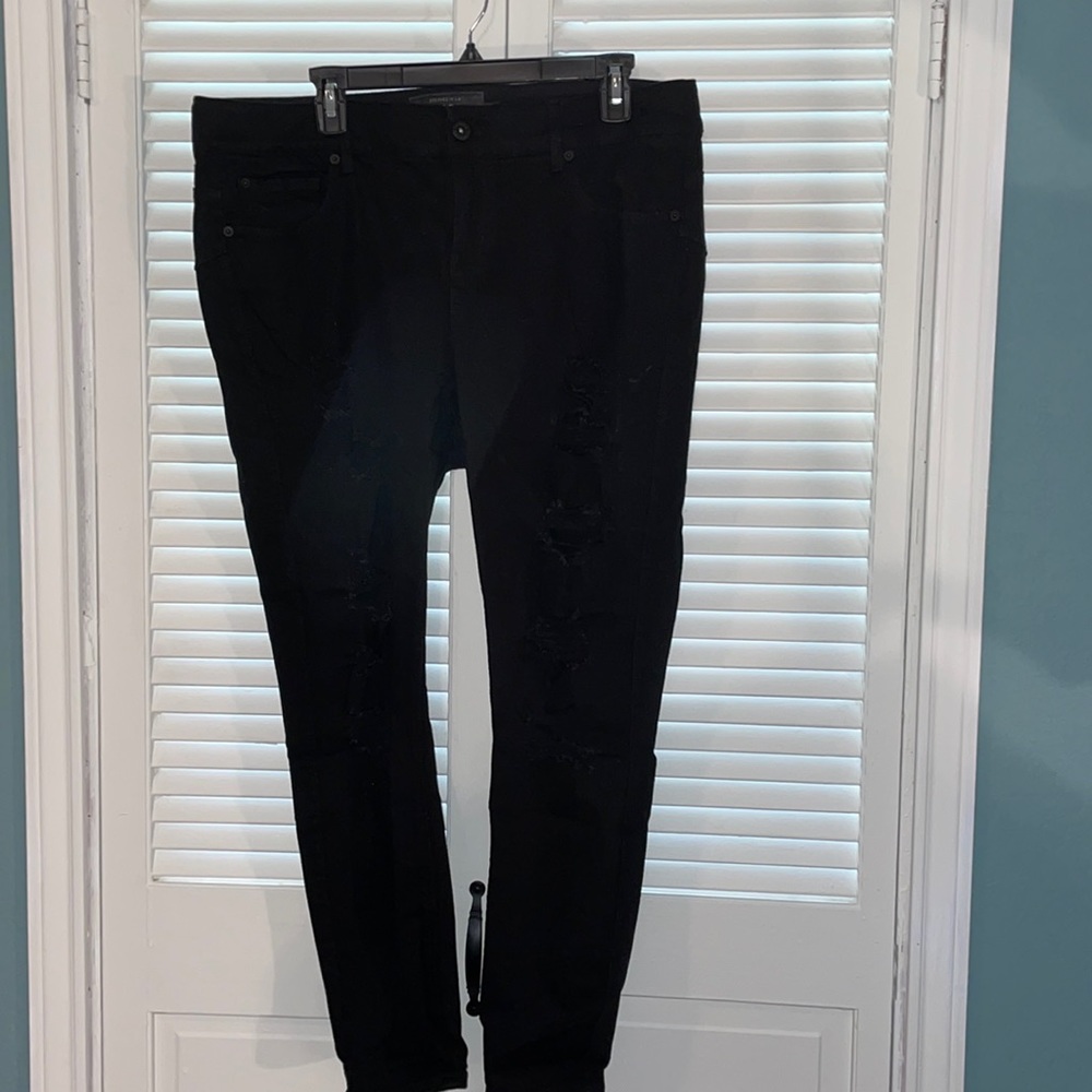 Torrid Black distressed bombshell skinny